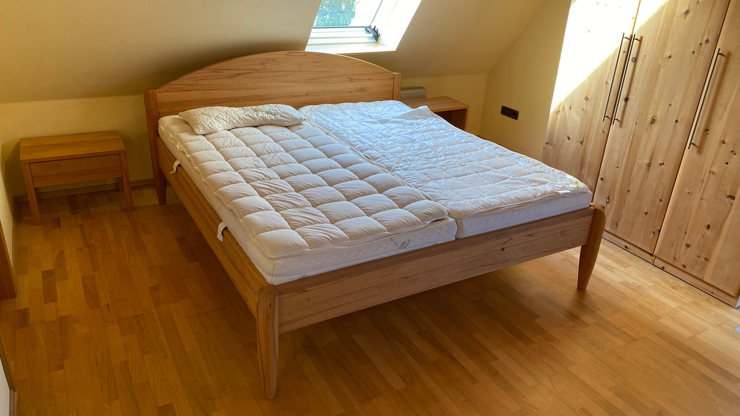 Massivholzbett Diogenes Holzschmiede Kernbuche